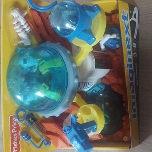 IMAGINEXT  SPACE STATION, made by fisherprice